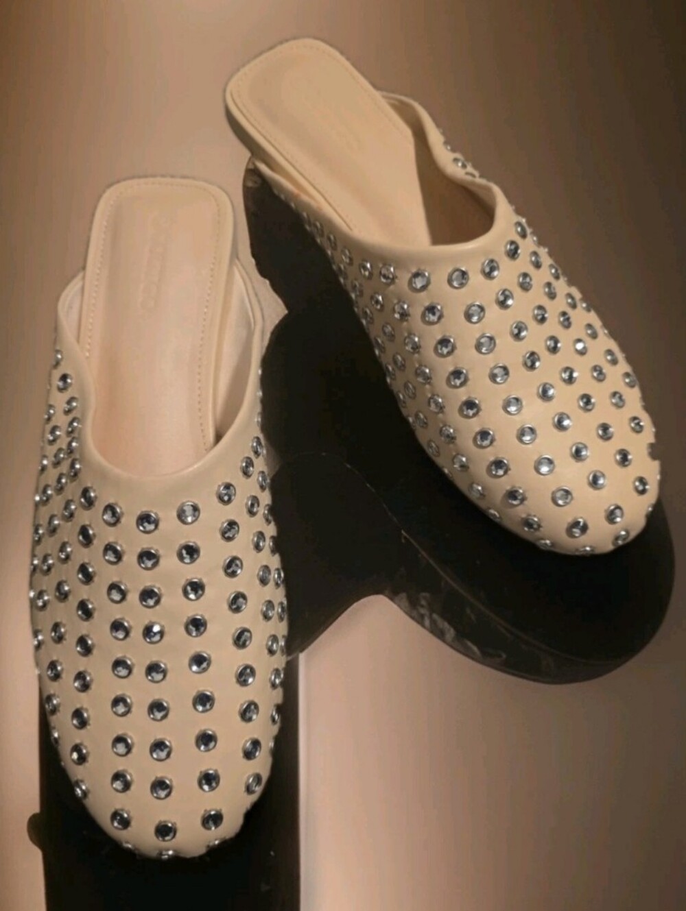 New without tags Beige Coutgo Women's Rhinestone Mules Sz 7.5